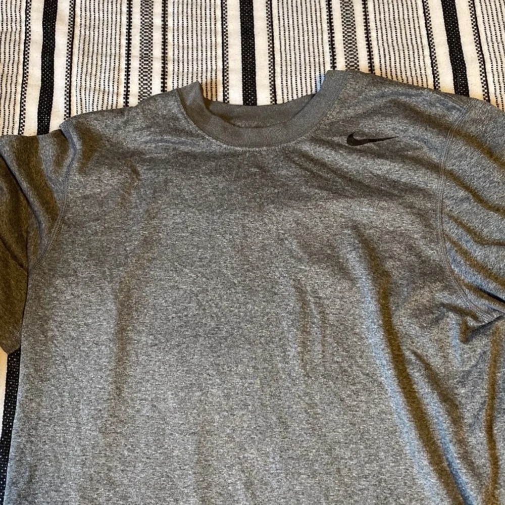 Men’s Nike shirt